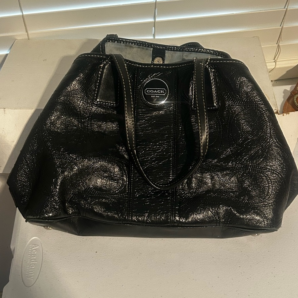 Authentic Coach Black Kisslock-Center Leather Carryall Bag F15658